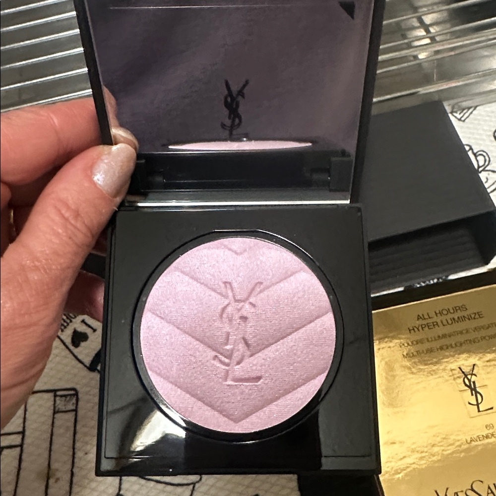 YSL All HOURS HYPER LUMINIZE  LAVENDER LUST  69 HIGHLIGHTER 💜